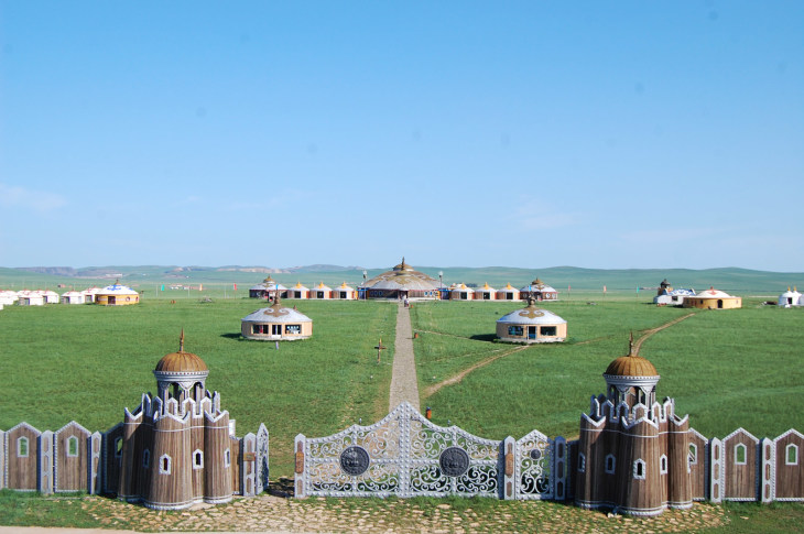 蒙古汗城旅游景区建筑风格以元朝成吉思汗时代的蒙古部落风格为准