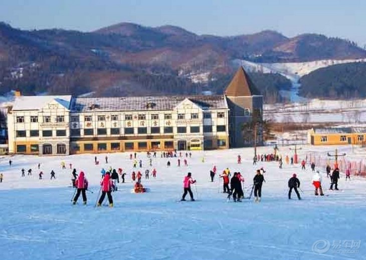 查看全部 11张照片 目的地介绍 华天乌吉密滑雪场位于尚志市西9公里