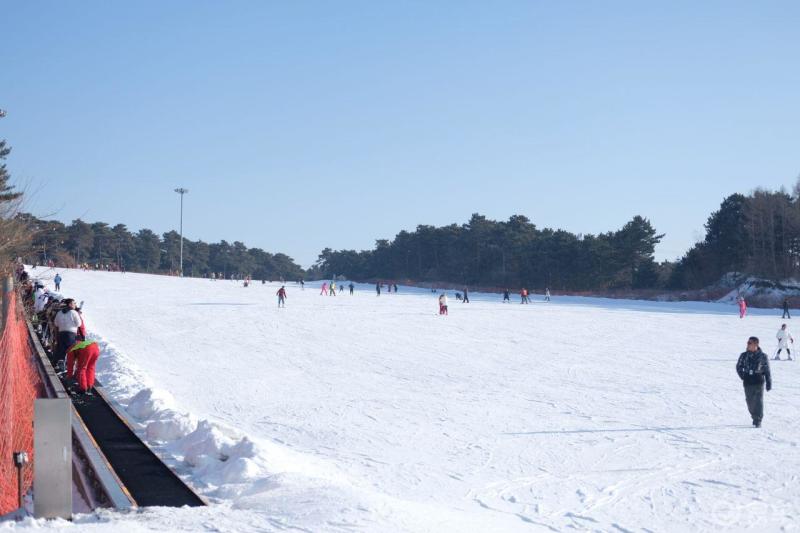 开上速腾去滑雪沈阳棋盘山滑雪一日游玩的嘎嘎开心