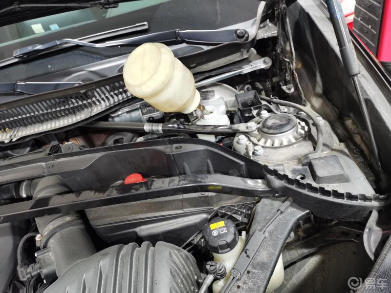 55000km宝马x1更换制动液作业