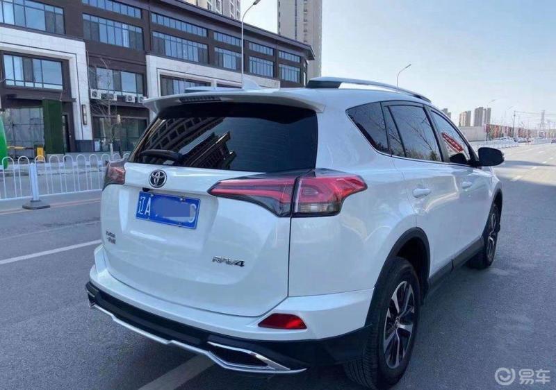 外形俊朗的丰田rav4