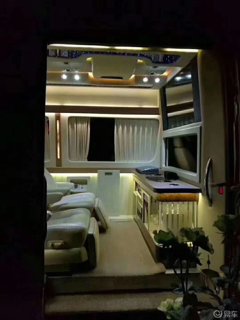 豪车梦#奔驰斯宾特房车,旅游必备,饰顶满天星,后排大座可直接调成床