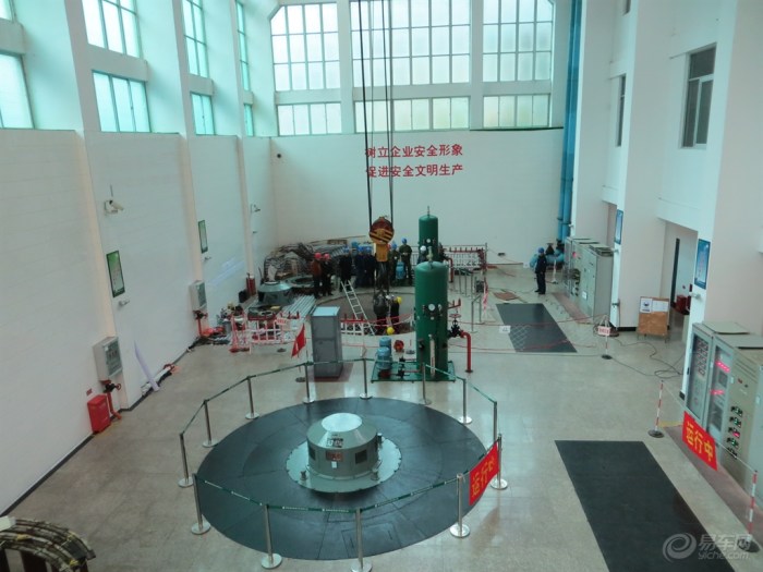 【【我要我要我要要】厂里水轮发电机大修--吊