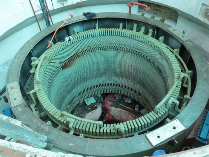 【【我要我要我要要】厂里水轮发电机大修--吊