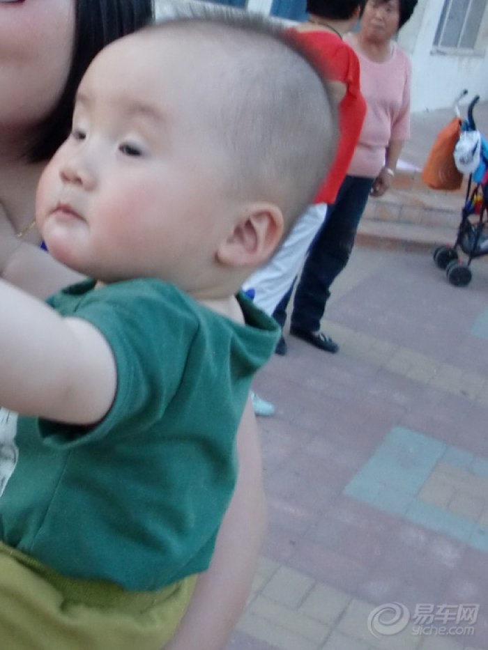 【宝贝成长日记】130514乐妈带乐乐广场舞,正