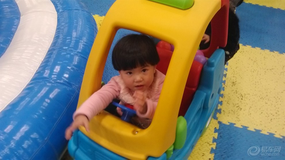 【宝宝在游乐场里玩玩具车!】_福建论坛图片集