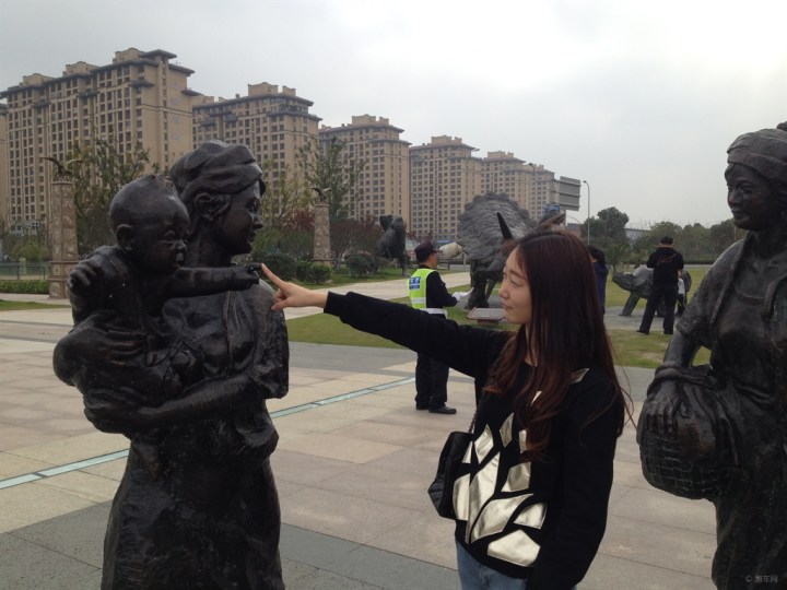 【【相伴爱车入冬】与爱共舞,自驾恐龙园】_江