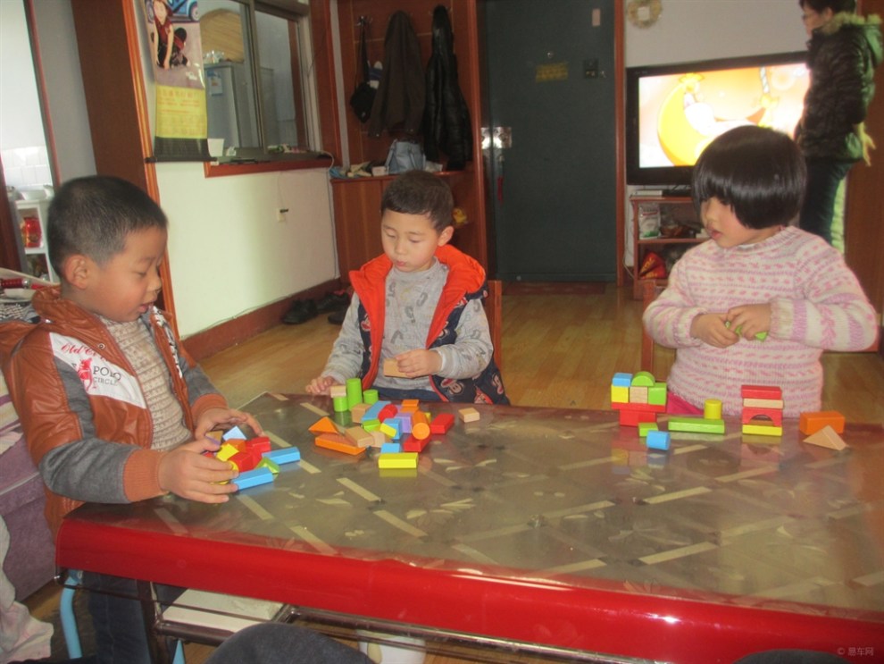 【【宝贝快乐秀】与<em>邻家兄妹</em>一起玩积木】_超