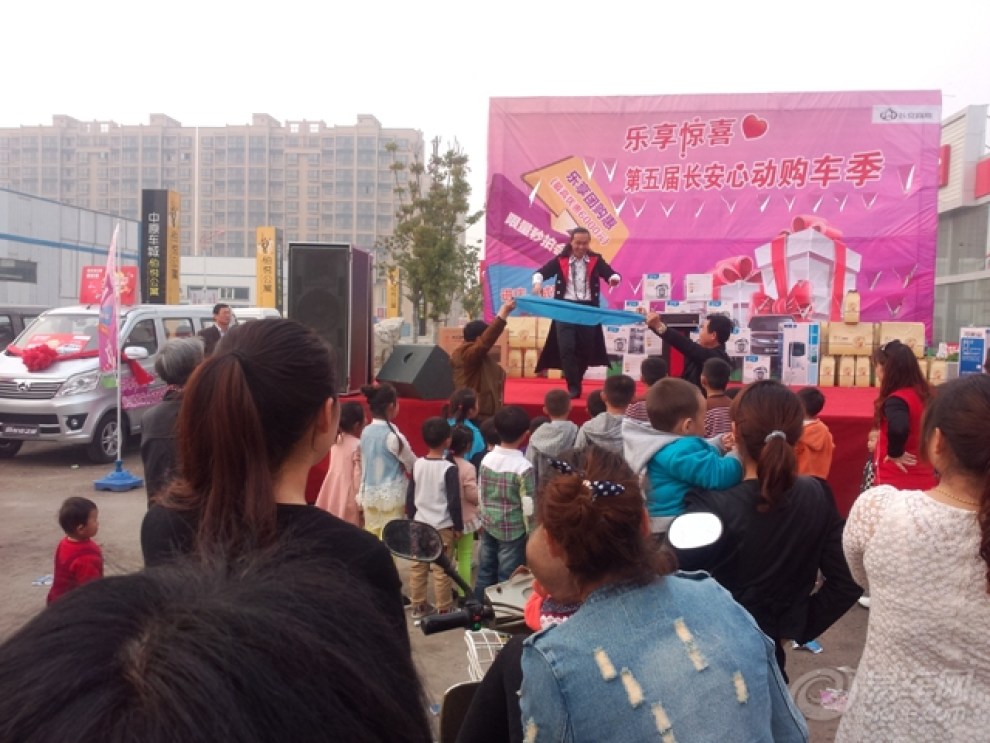 【(太惊人了!)<em>美女</em>街头看<em>魔术</em>,无辜<em>被绑</em>!】_河
