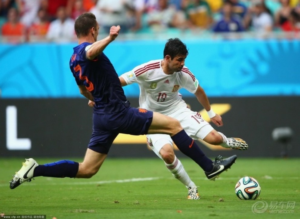 【西班牙1-5荷兰】_易车足球大联盟图片集锦