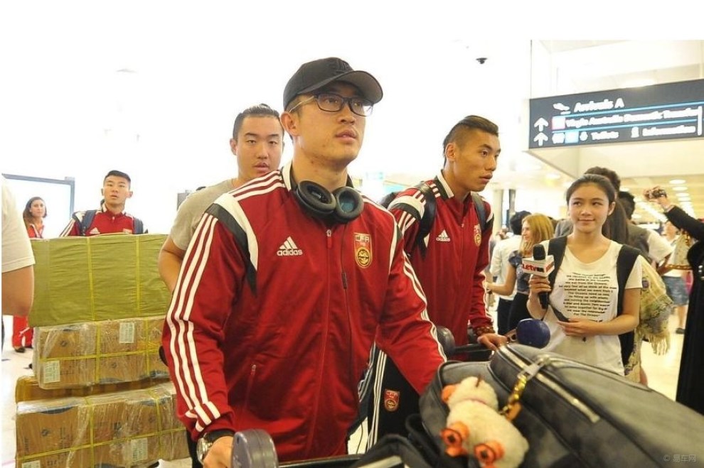 【国足抵达澳洲略显疲惫13】_易车足球大联盟