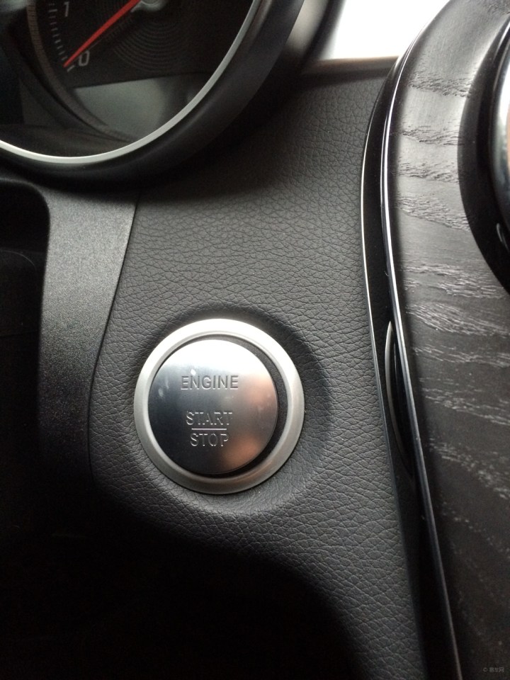 【【申牛】看客之雪中欣赏奔驰C200L内饰配置