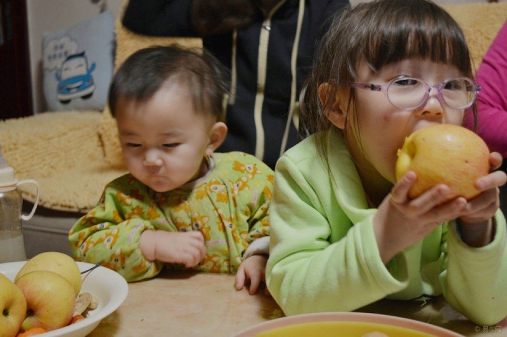【【超宝动起来】<em>爱看电视</em>的<em>女儿</em>】_超级宝贝