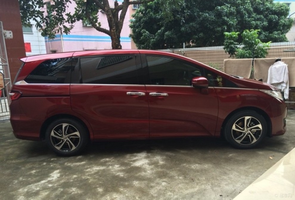 【这个价位的保姆车,应该也很难有对手了】_奥