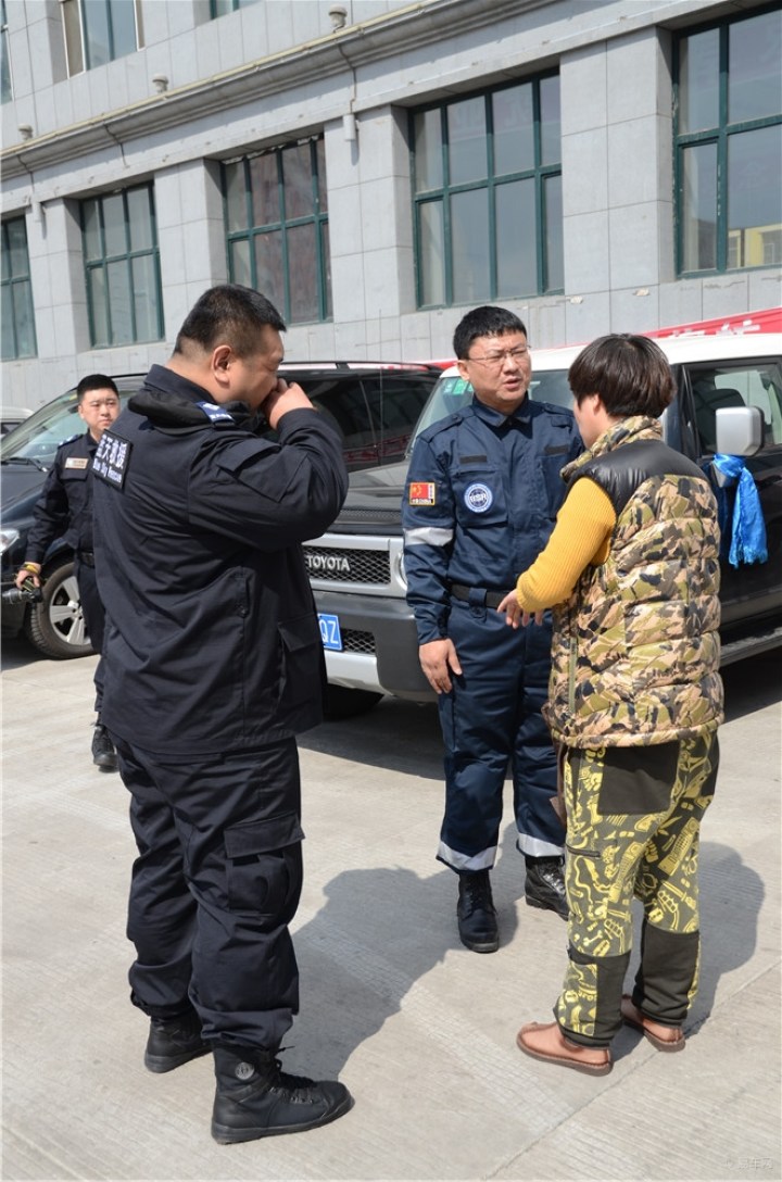 【蓝天志愿救援队户外应急救援知识培训】_黑