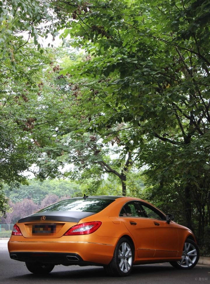 【很任性,CLS300灰色改电光橙色外观贴膜作业