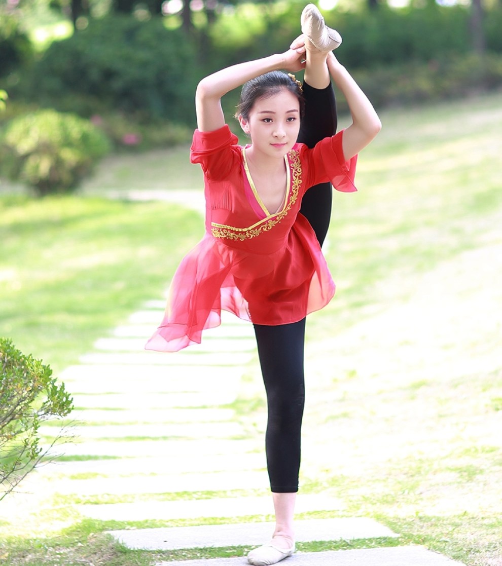 【跳舞的小女孩 上】_丽人风尚论坛图片集锦_汽车论坛-易车网