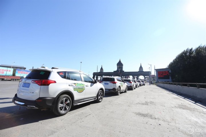 胜利日龙升RAV4车队香炉山自驾