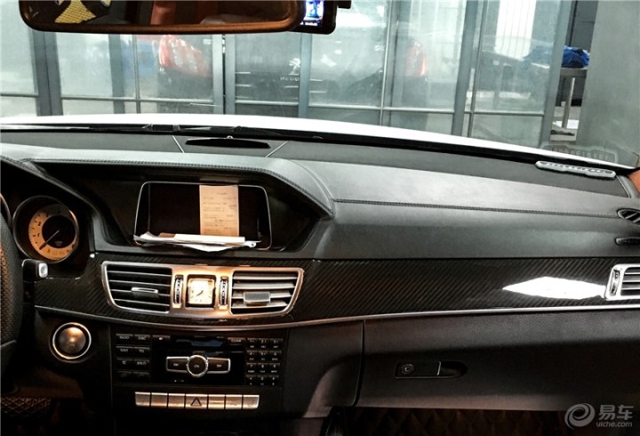 【奔驰E级升级VST碳纤内饰改装作业与一场说