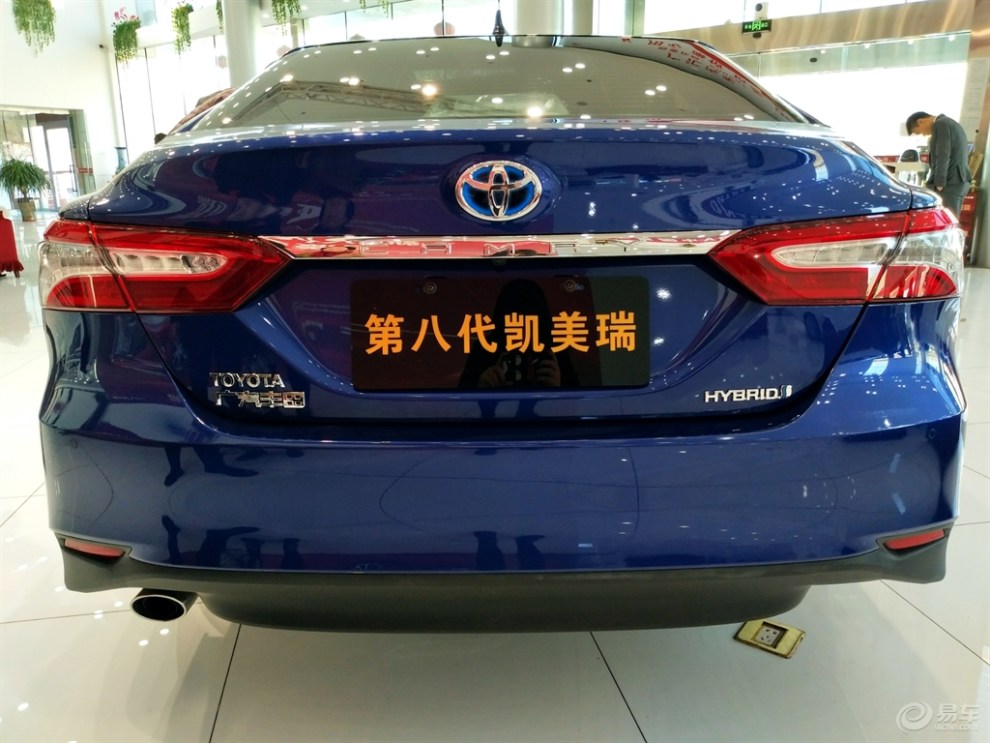 蓝色混动版全新第八代凯美瑞实车现身!