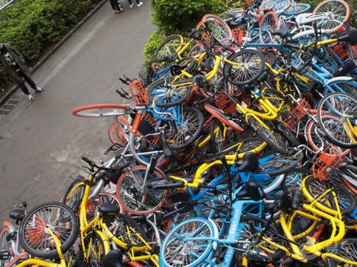 【(SOHU)你只看到共享单车被扔河里,却不知买