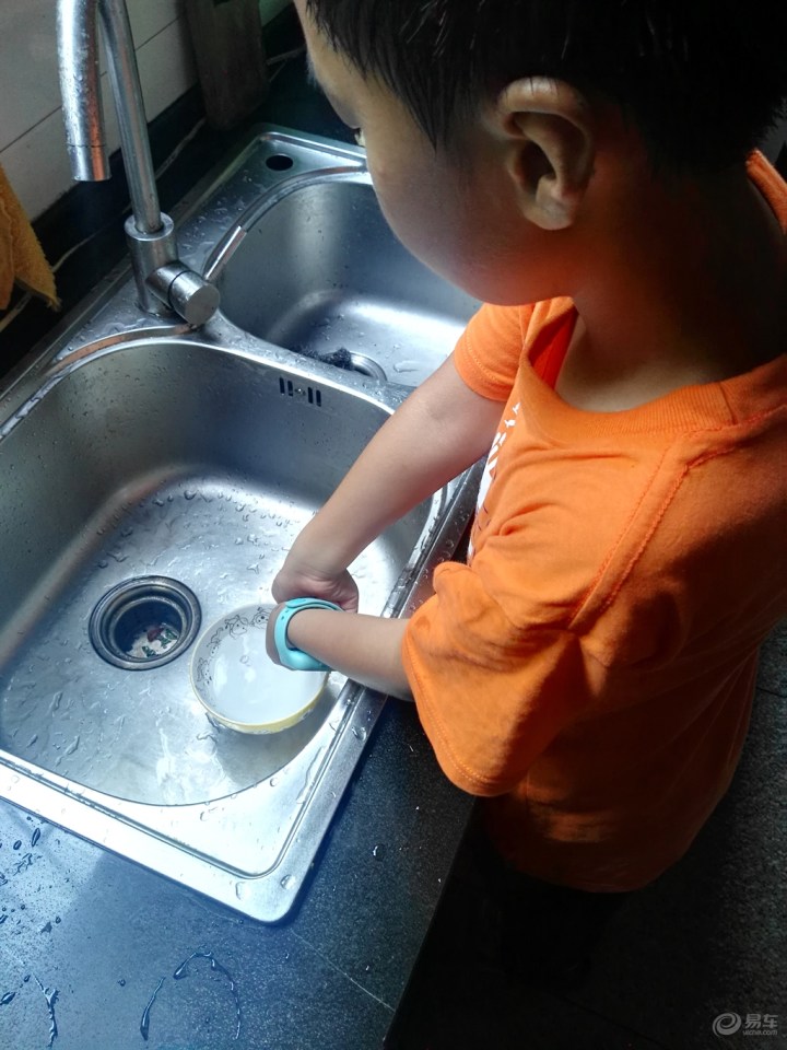 无,洗钢笔及自制的棒冰。