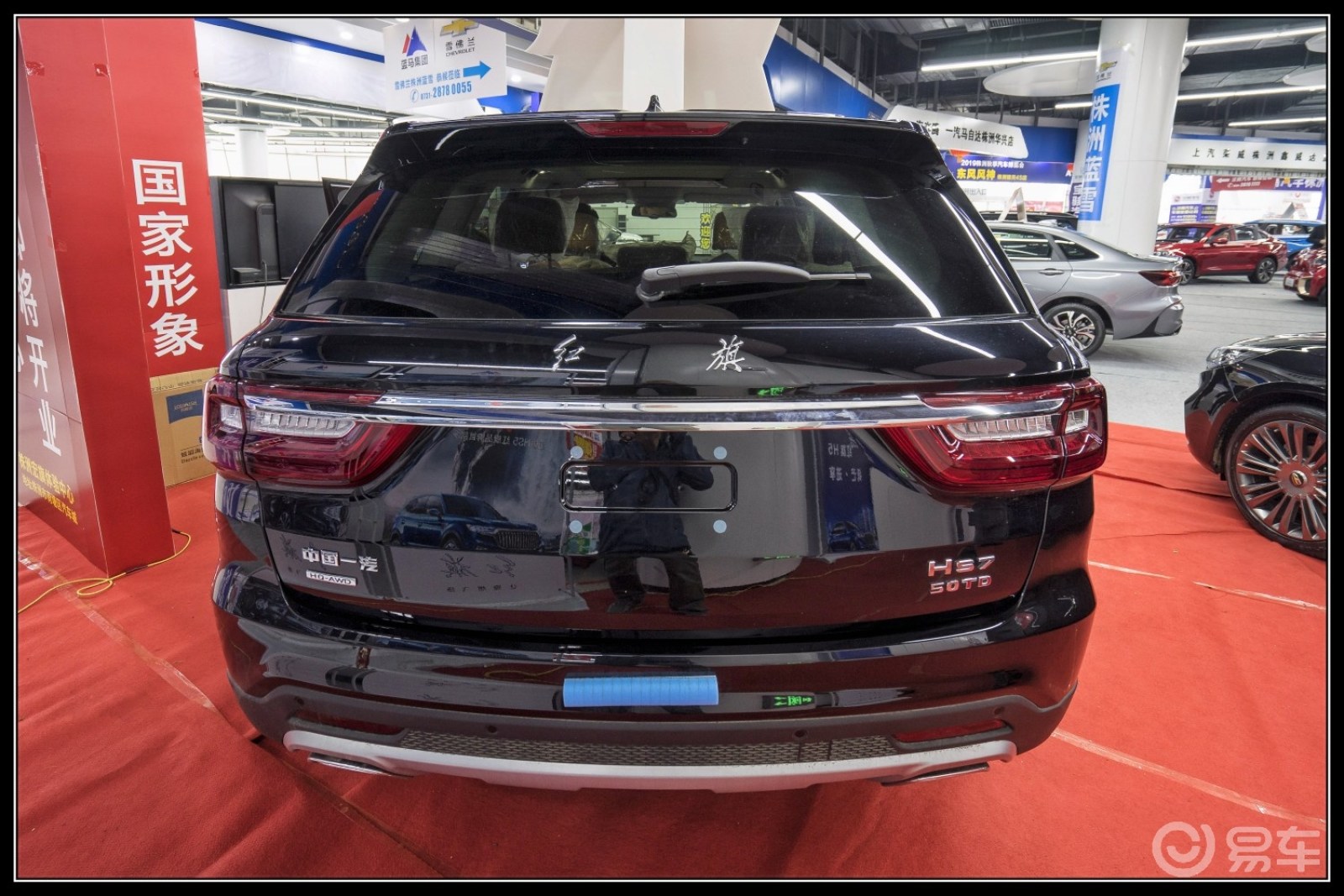 红旗飘飘，先睹为快。车展静态实拍国产豪华SUV-红旗HS7