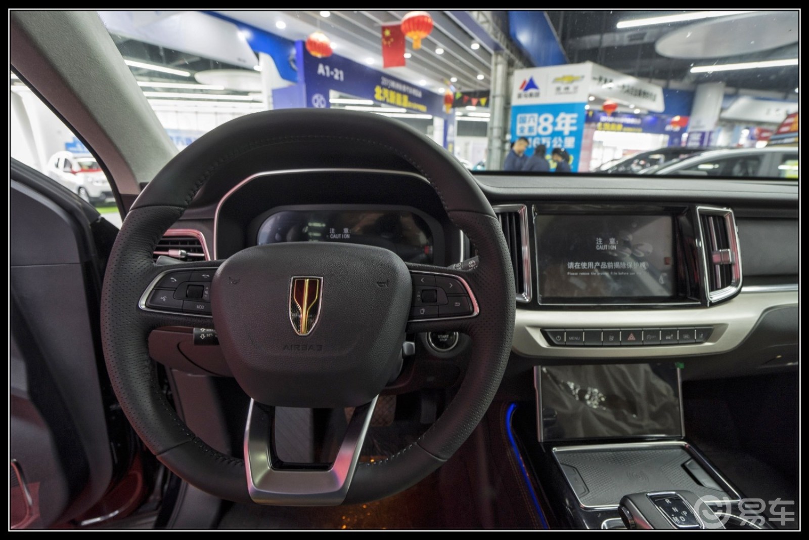 红旗飘飘，先睹为快。车展静态实拍国产豪华SUV-红旗HS7