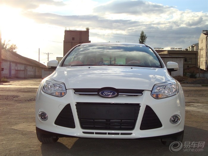 【*新福克斯*两厢MT1.6风尚白外内深 求精求认