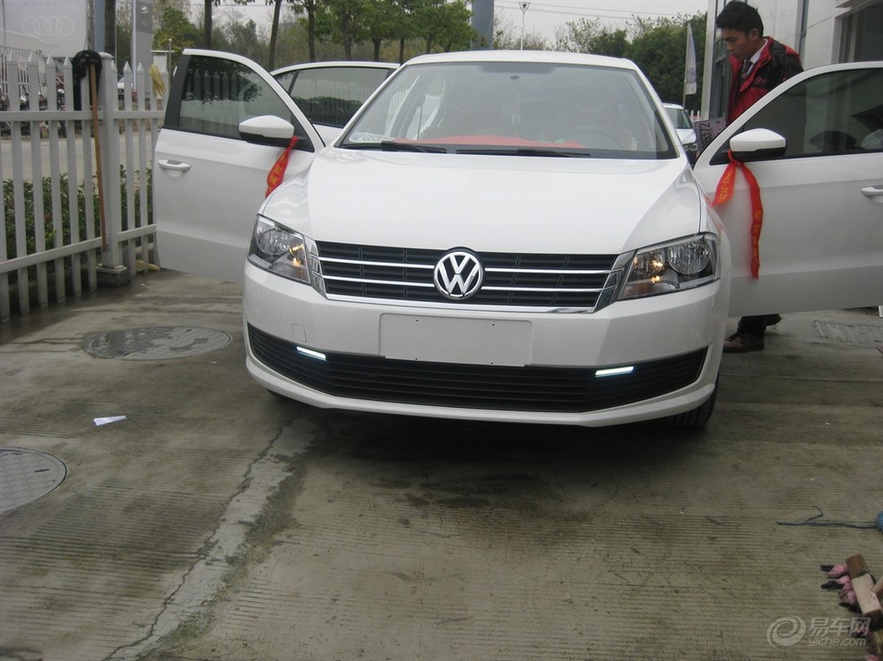 【2013新朗逸提车作业--4S店加装面发光日行