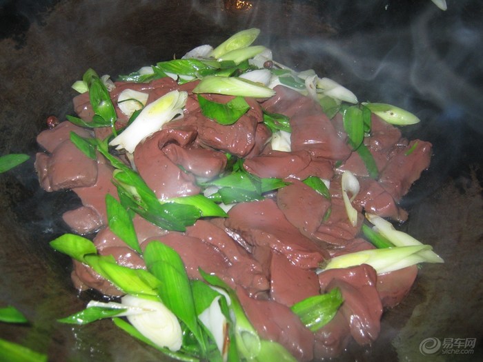 【【今天晚上吃什么】喷香小米面饼+青蒜鸭血