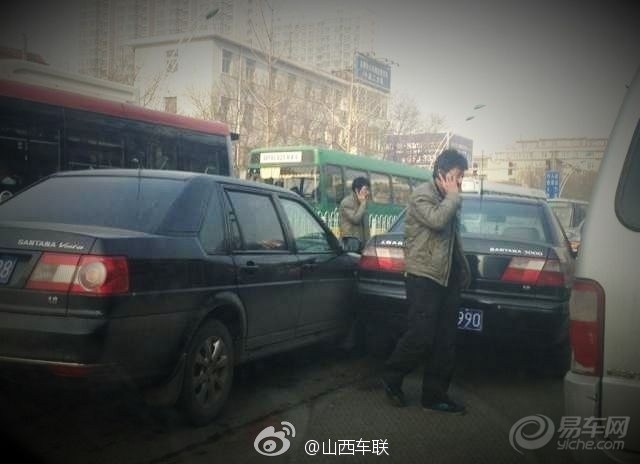 【这撞车,撞车型,撞衫,撞发型,撞打电话姿势…】