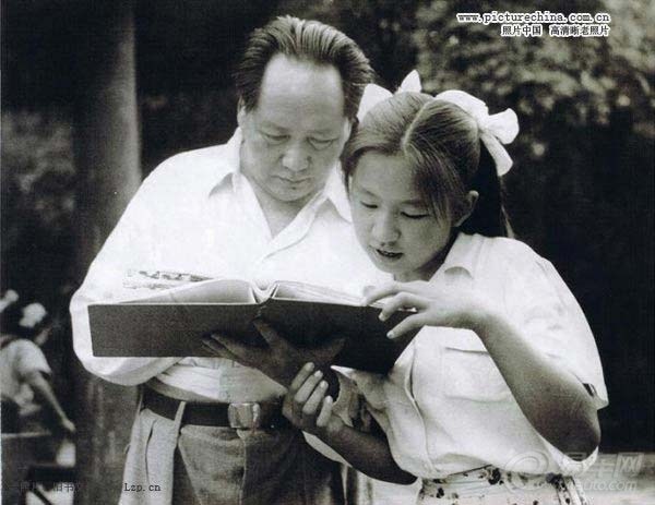 【毛泽东与<em>儿女</em>们:1959年参加<em>李敏</em>、孔令华的