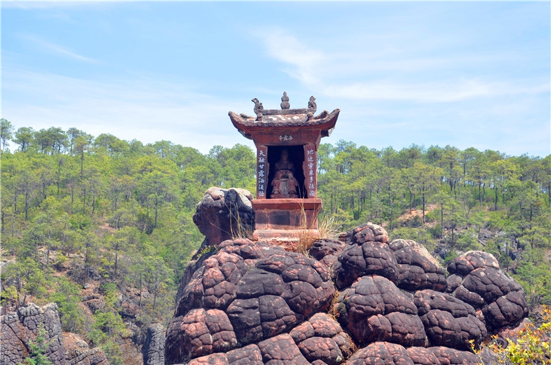 村,狮子关三个地点,精华景点大都在石钟寺内了.