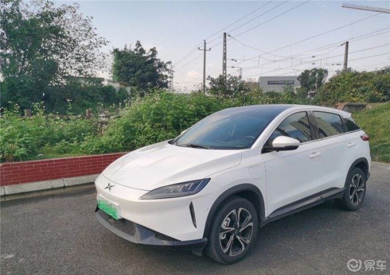 年轻,爱车就选白色小鹏g3!