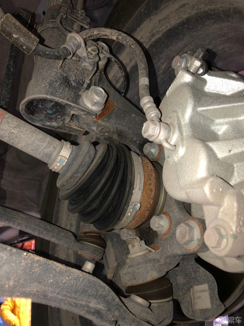 长安cs75plus底盘生锈