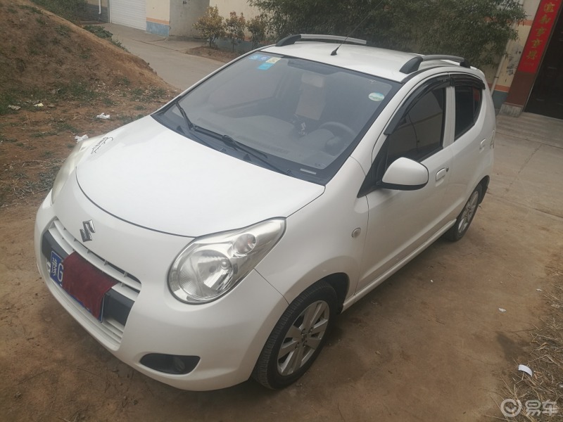 出白色手动奥拓一辆