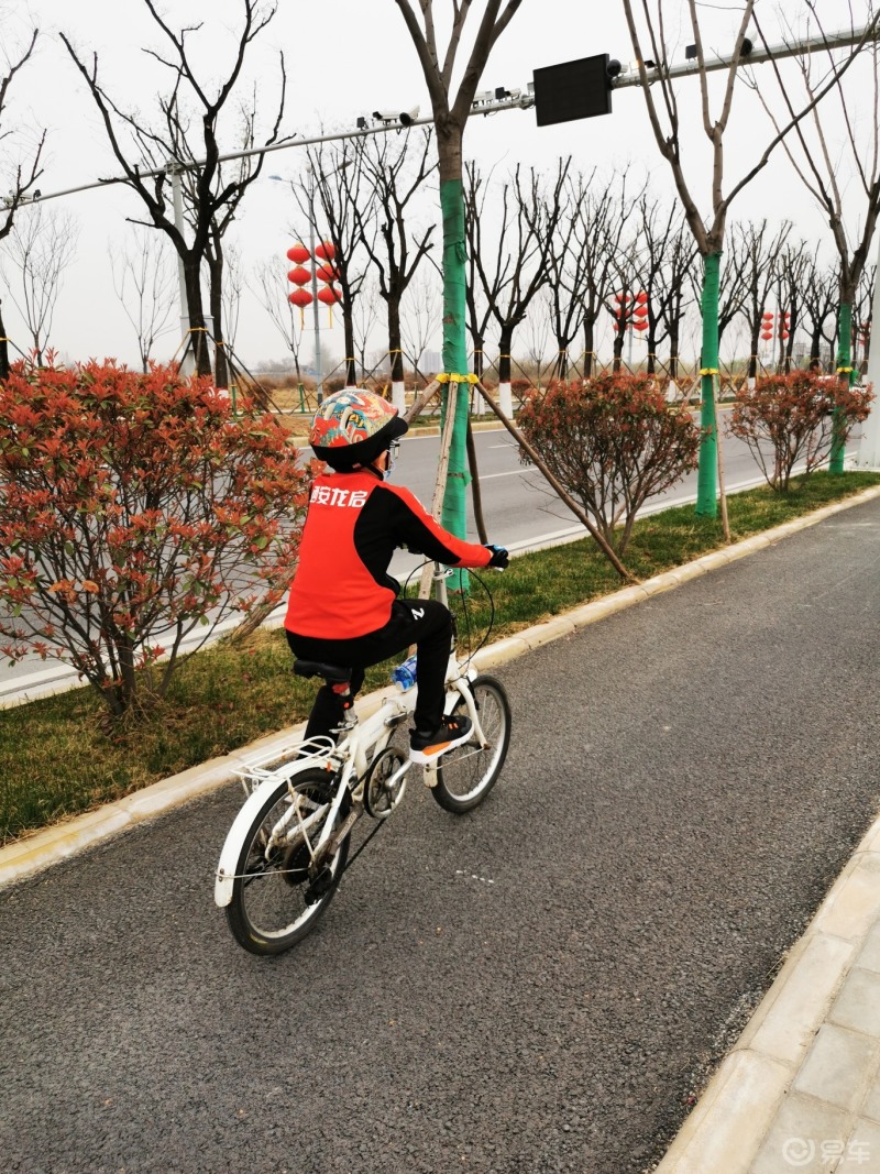 今天上班骑车子.