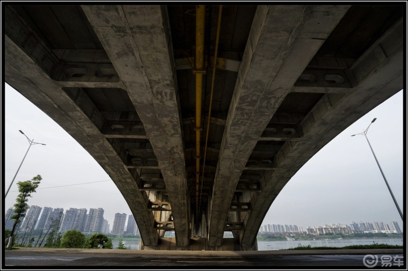 探界者邂逅石峰大桥