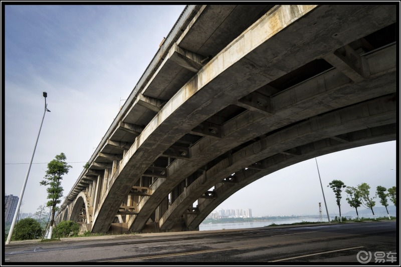 探界者邂逅石峰大桥