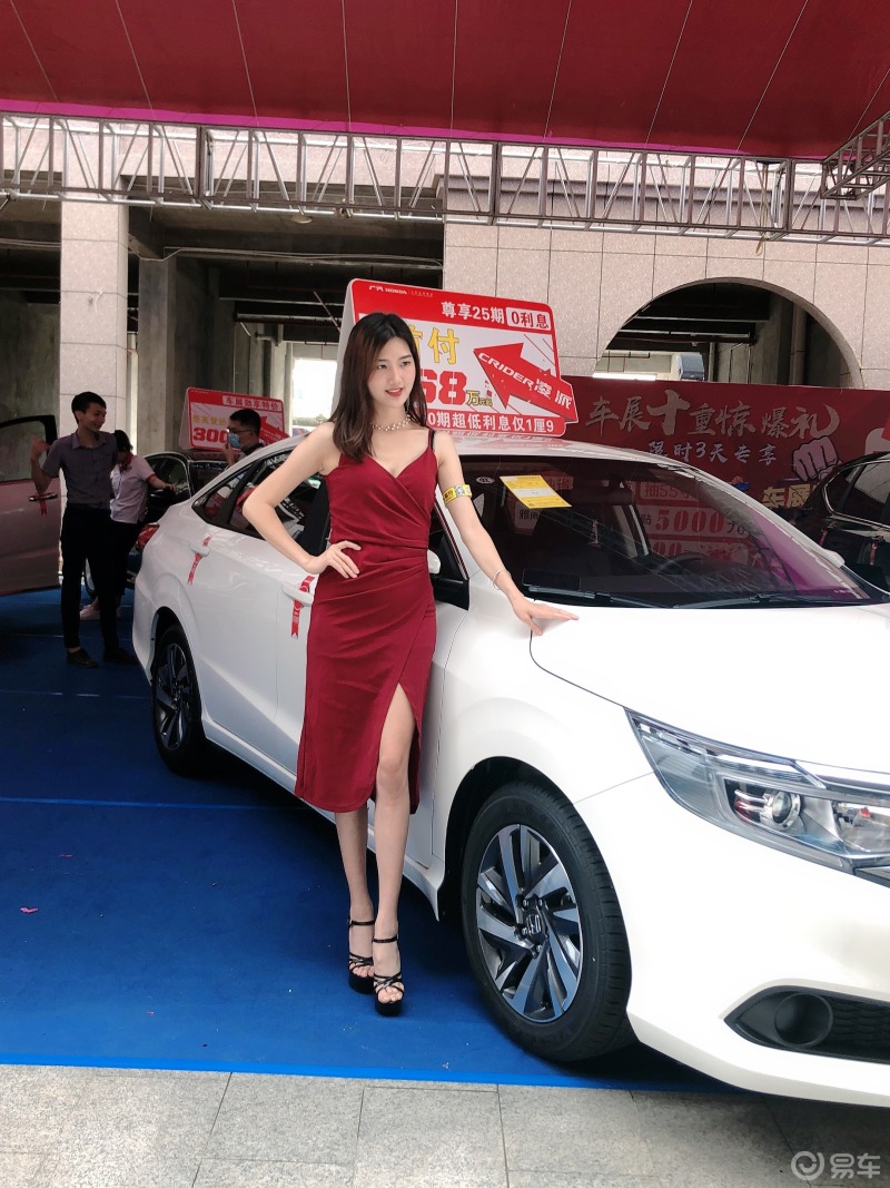 参加荔枝文化节偶遇车展看香车吃吃荔枝感受久违的热闹