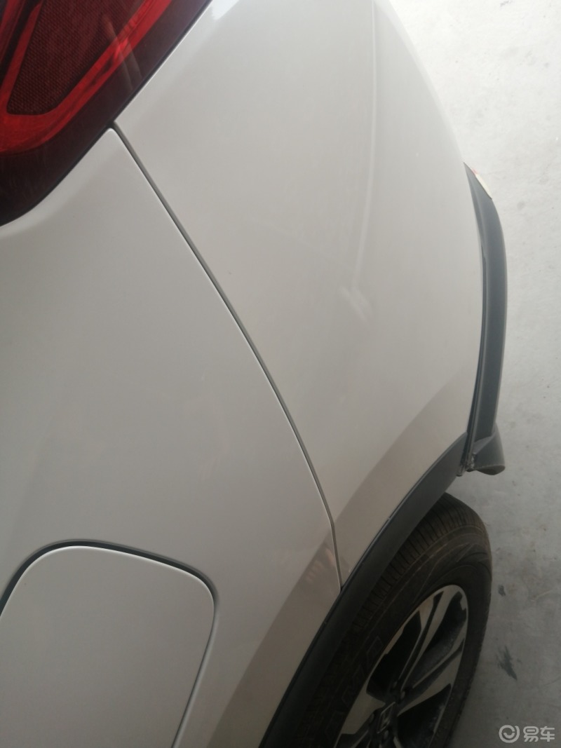 crv珍珠白车尾车前保险杠是不是和车身颜色不一致保险杠偏黄