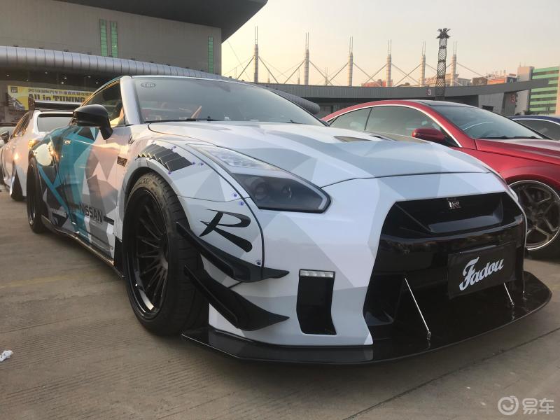 日产gtrr35改装lb二代宽体大包围实车效果