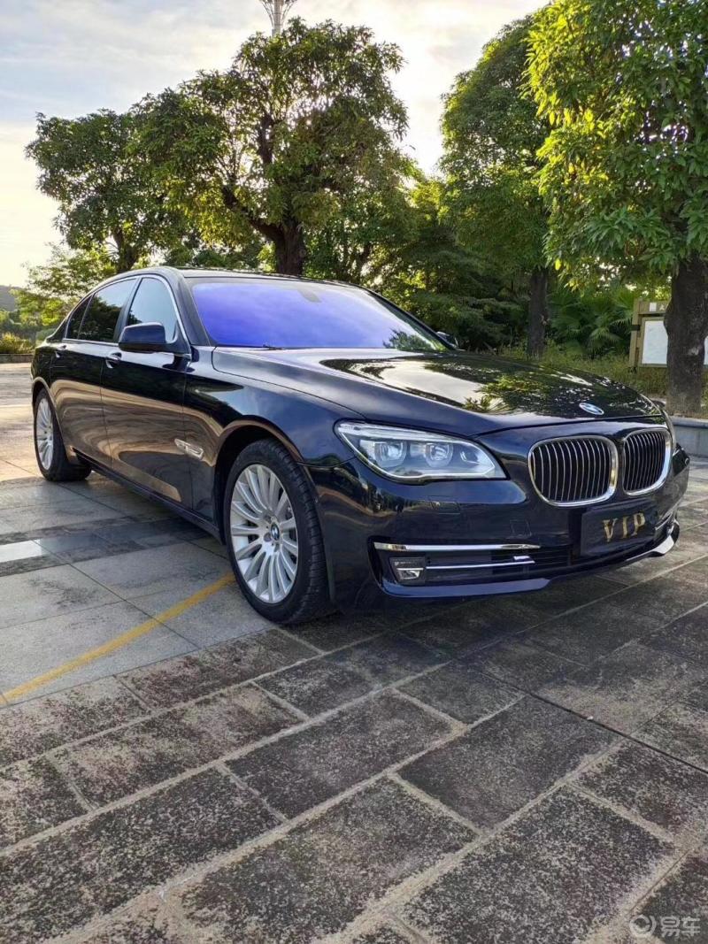 2015款美版宝马750li,四驱,宝蓝色,无匙启动