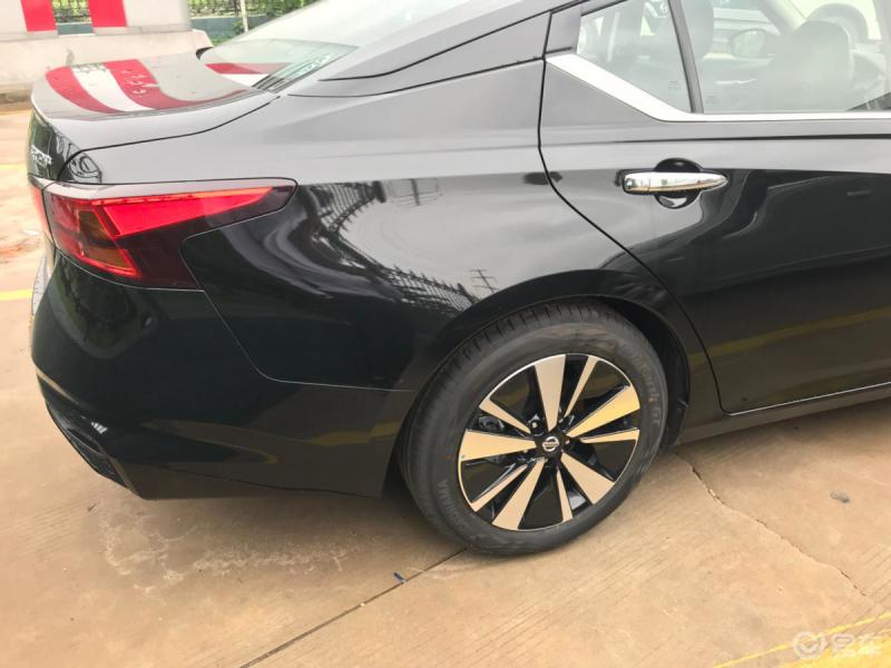 黑色舒适座驾七代天籁安排