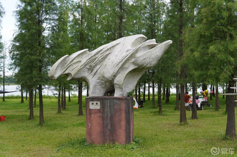 小游梁明诚雕塑园