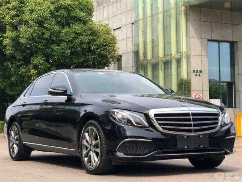奔驰e300运动大标升级行政立标版,还可以升级迈巴赫包围哦!