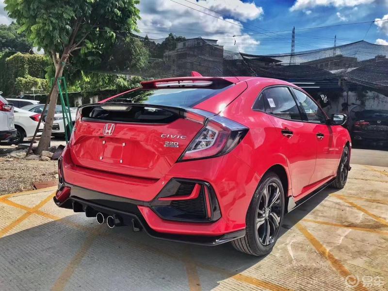 拉丽红思域两厢有人喜欢吗