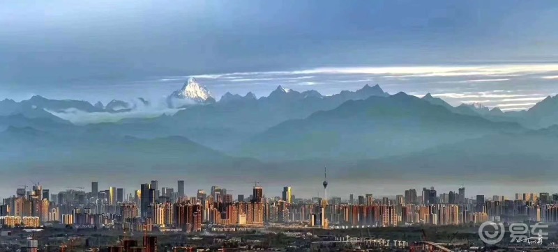 群友发的美图今日成都直见贡嘎真正窗含西岭千秋雪蔚