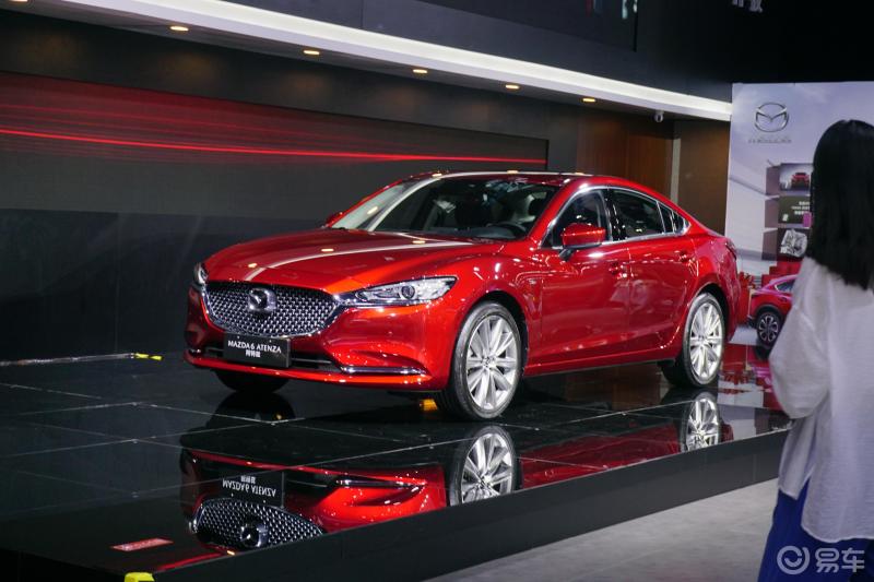 成都车展观展感谢易车带我感受车展盛况手机拍红色阿特兹